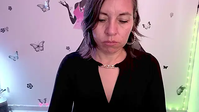 Snapshot of Lady_breaks_hearts chatting on 04-28-26, 12:42 Lady breaks hearts online show from 04-28-26, 12:42