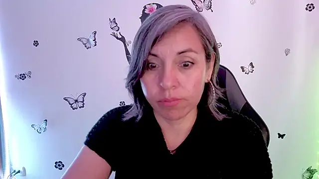 Lady breaks hearts online show from 04-16-26, 01:12