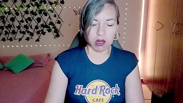 Lady breaks hearts online show from 11-22-25, 10:25