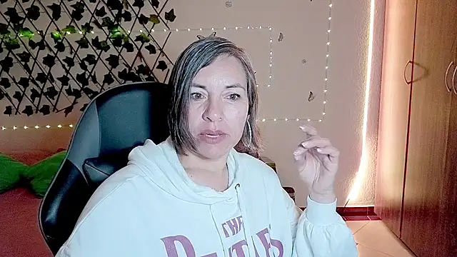 Lady breaks hearts online show from 11-14-25, 10:30