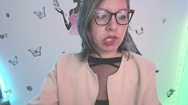 Snapshot of Lady_breaks_hearts chatting on 06-10-26, 01:12 Lady breaks hearts online show from 06-10-26, 01:12