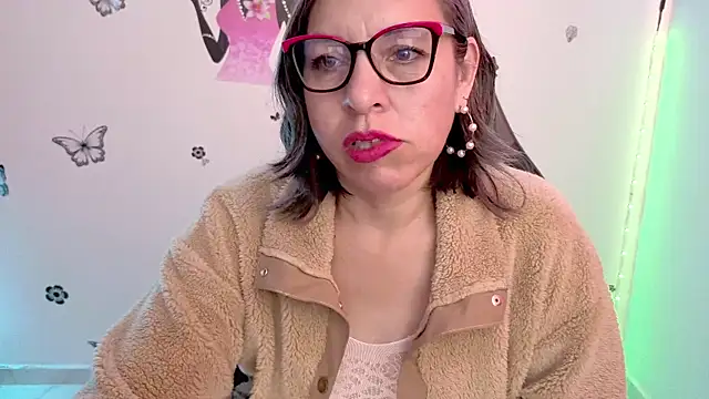 Snapshot of Lady_breaks_hearts chatting on 06-03-26, 01:23 Lady breaks hearts online show from 06-03-26, 01:23