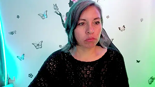 Lady breaks hearts online show from 04-07-26, 01:02