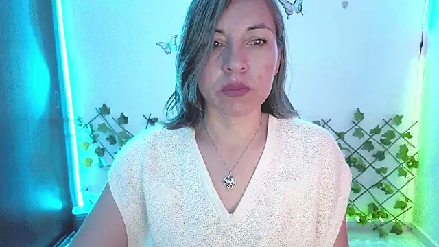 Lady breaks hearts online show from 02-13-26, 01:11