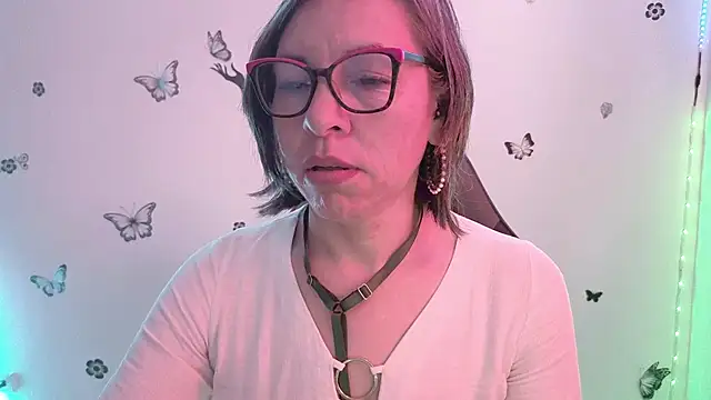 Lady breaks hearts online show from 03-25-26, 12:48