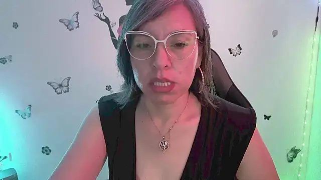 Lady breaks hearts online show from 03-24-26, 12:38