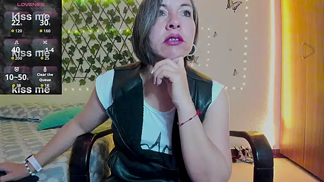 Snapshot of Lady_breaks_hearts chatting on 09-18-25, 10:40 Lady breaks hearts online show from 09-18-25, 10:40