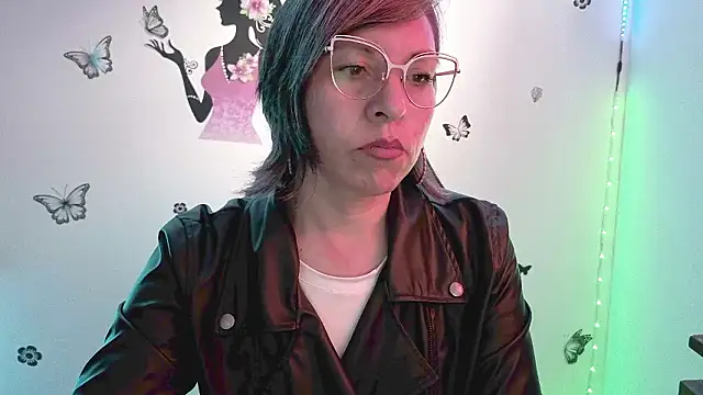 Lady breaks hearts online show from 03-19-26, 10:32