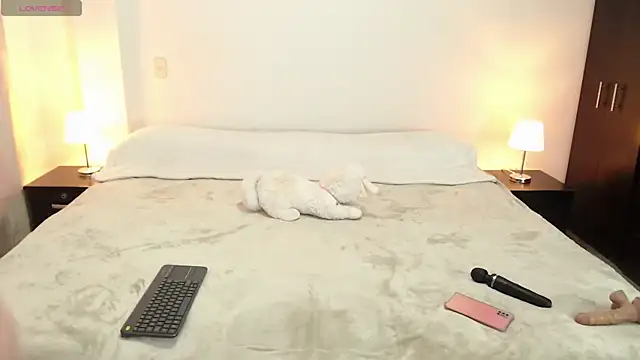 crissticutte online show from 10-21-25, 04:56