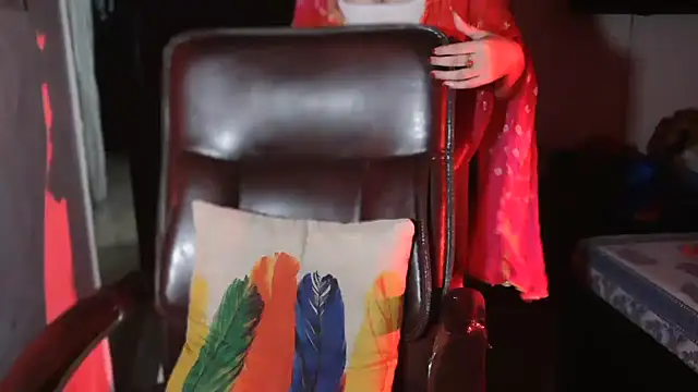 Snapshot of urvashihott chatting on 10-03-25, 04:30 urvashihott online show from 10-03-25, 04:30