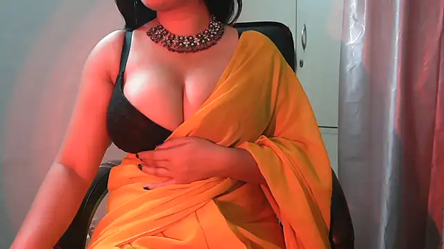 Snapshot of urvashihott chatting on 05-17-26, 03:01 urvashihott online show from 05-17-26, 03:01
