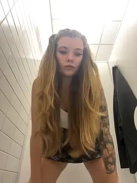 Snapshot of Holy_Tereza chatting on 09-21-25, 04:12 Holy Tereza online show from 09-21-25, 04:12