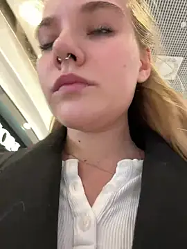 Snapshot of Holy_Tereza chatting on 03-18-25, 06:28 Holy Tereza online show from 03-18-25, 06:28