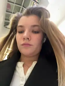 Snapshot of Holy_Tereza chatting on 03-19-25, 06:23 Holy Tereza online show from 03-19-25, 06:23