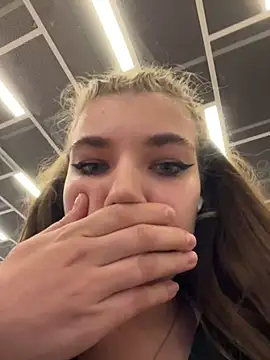 Snapshot of Holy_Tereza chatting on 05-03-26, 03:59 Holy Tereza online show from 05-03-26, 03:59
