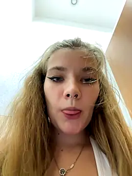 Snapshot of Holy_Tereza chatting on 09-19-25, 03:38 Holy Tereza online show from 09-19-25, 03:38