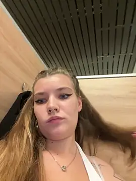 Snapshot of Holy_Tereza chatting on 09-27-25, 03:40 Holy Tereza online show from 09-27-25, 03:40