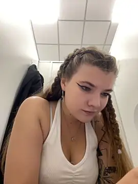 Snapshot of Holy_Tereza chatting on 10-10-25, 03:46 Holy Tereza online show from 10-10-25, 03:46