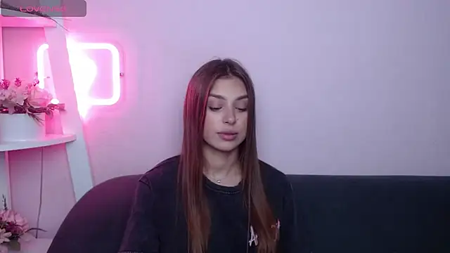 Snapshot of MilanaAngelAs chatting on 07-17-26, 04:53 MilanaAngelAs online show from 07-17-26, 04:53