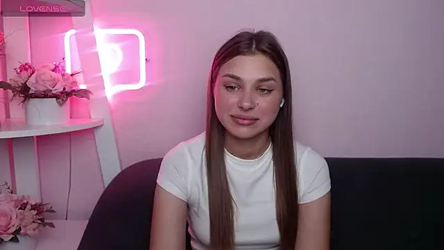 Snapshot of MilanaAngelAs chatting on 05-26-26, 07:45 MilanaAngelAs online show from 05-26-26, 07:45