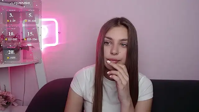 Snapshot of MilanaAngelAs chatting on 05-29-26, 04:40 MilanaAngelAs online show from 05-29-26, 04:40