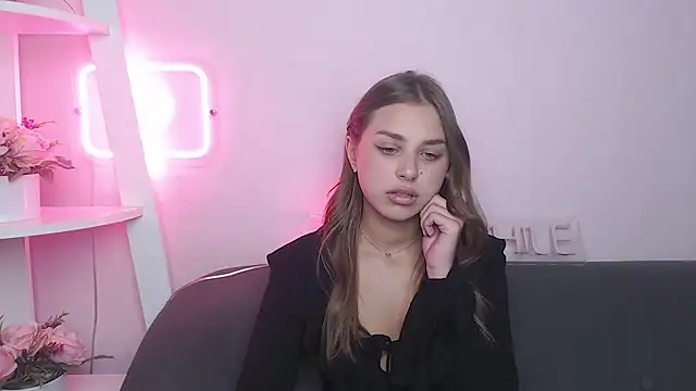 Snapshot of MilanaAngelAs chatting on 09-15-25, 01:00 MilanaAngelAs online show from 09-15-25, 01:00