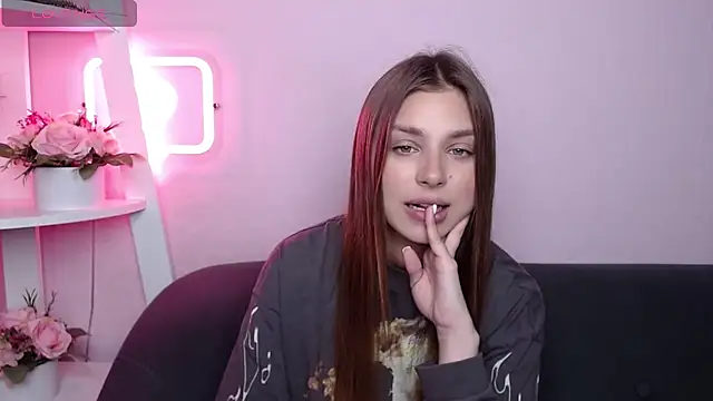 Snapshot of MilanaAngelAs chatting on 06-15-26, 04:34 MilanaAngelAs online show from 06-15-26, 04:34