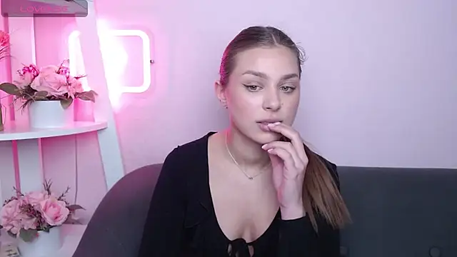 Snapshot of MilanaAngelAs chatting on 05-05-26, 04:48 MilanaAngelAs online show from 05-05-26, 04:48