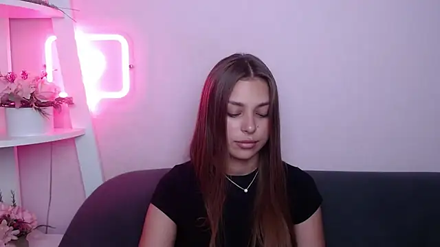 Snapshot of MilanaAngelAs chatting on 07-20-26, 10:39 MilanaAngelAs online show from 07-20-26, 10:39