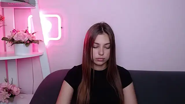 Snapshot of MilanaAngelAs chatting on 06-25-26, 05:12 MilanaAngelAs online show from 06-25-26, 05:12