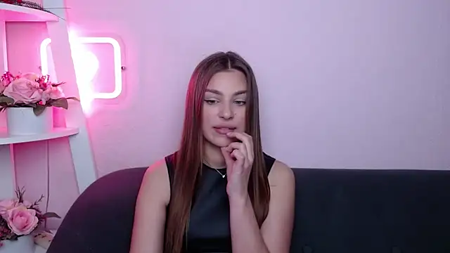 Snapshot of MilanaAngelAs chatting on 04-19-26, 04:46 MilanaAngelAs online show from 04-19-26, 04:46