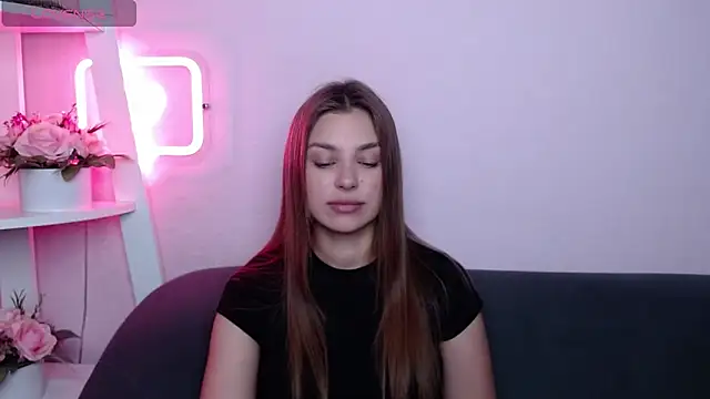 Snapshot of MilanaAngelAs chatting on 06-14-26, 04:46 MilanaAngelAs online show from 06-14-26, 04:46