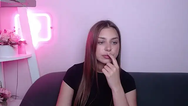 Snapshot of MilanaAngelAs chatting on 07-20-26, 04:42 MilanaAngelAs online show from 07-20-26, 04:42