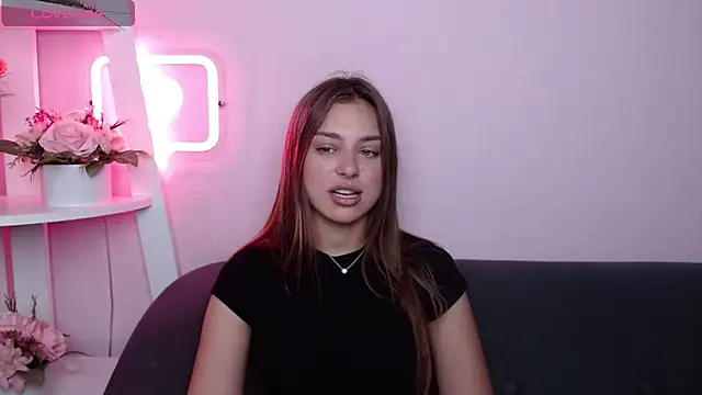Snapshot of MilanaAngelAs chatting on 06-25-26, 04:43 MilanaAngelAs online show from 06-25-26, 04:43