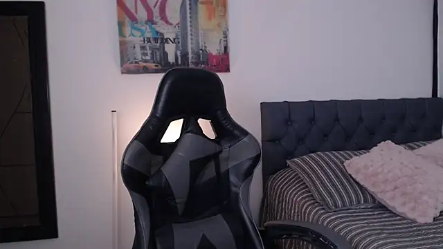 Snapshot of miawilson_1 chatting on 09-14-25, 04:13 miawilson 1 online show from 09-14-25, 04:13