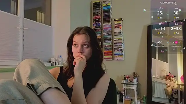 Snapshot of Addelin_Moon chatting on 05-17-26, 08:42 Addelin Moon online show from 05-17-26, 08:42
