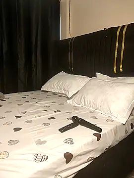 Snapshot of KikiLovesD chatting on 02-11-26, 08:03 KikiLovesD online show from 02-11-26, 08:03