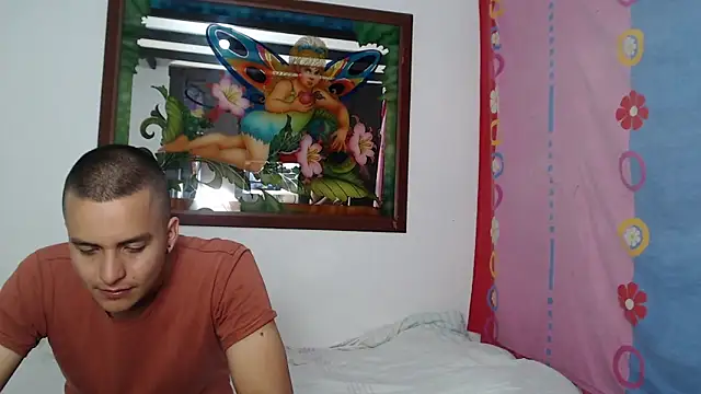 Snapshot of lizandandrew_hot chatting on 03-23-25, 12:58 lizandandrew hot online show from 03-23-25, 12:58