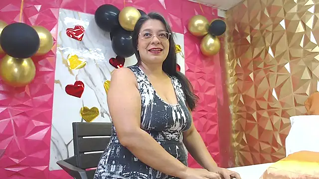 MiaCallie online show from 11-20-25, 06:41