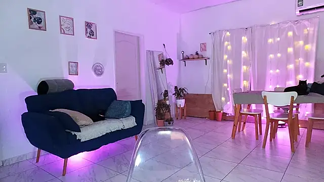 Snapshot of Melisa_cream chatting on 09-15-25, 02:45 Melisa cream online show from 09-15-25, 02:45