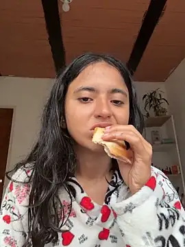 ViolettaSummer online show from 04-05-26, 01:18