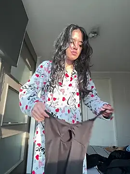 Snapshot of ViolettaSummer chatting on 06-05-26, 12:22 ViolettaSummer online show from 06-05-26, 12:22