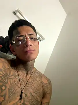 Snapshot of Papinine6 chatting on 10-10-25, 11:44 Papinine6 online show from 10-10-25, 11:44