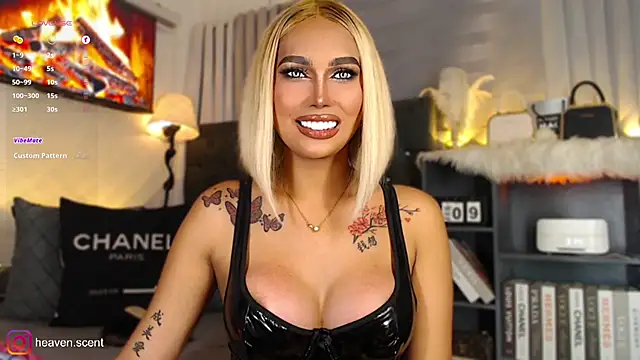 Snapshot of Angela_foxx chatting on 02-09-25, 06:37 Angela foxx online show from 02-09-25, 06:37