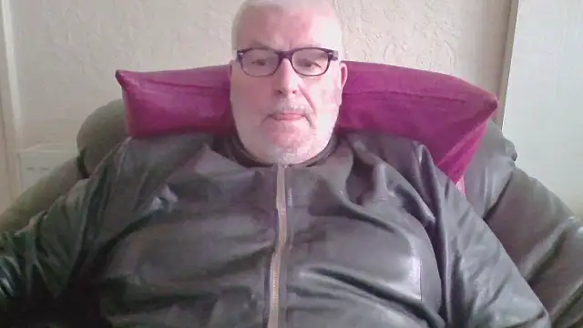 Snapshot of Leatherman63 chatting on 10-25-25, 08:57 Leatherman63 online show from 10-25-25, 08:57