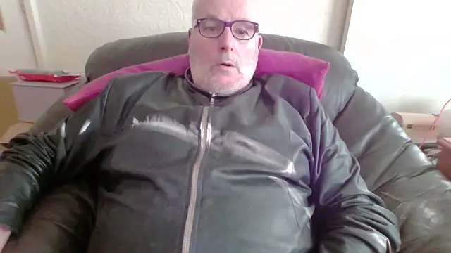 Snapshot of Leatherman63 chatting on 09-13-25, 07:30 Leatherman63 online show from 09-13-25, 07:30