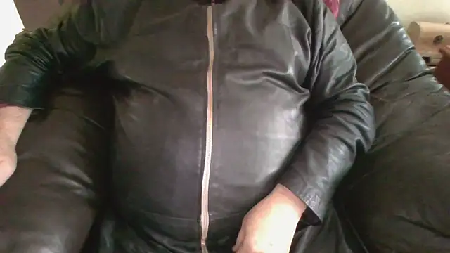 Snapshot of Leatherman63 chatting on 09-20-25, 12:21 Leatherman63 online show from 09-20-25, 12:21