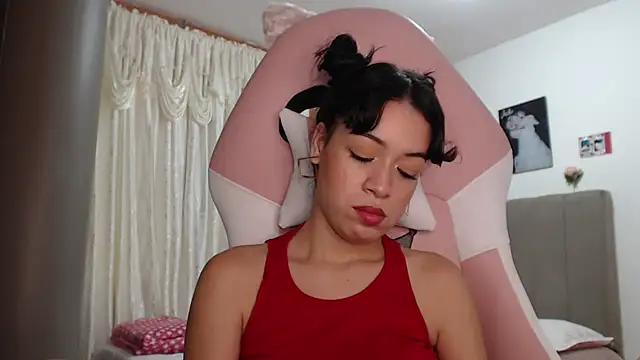 Snapshot of Caribbean_beauty_ chatting on 01-11-25, 01:06 Caribbean beauty  online show from 01-11-25, 01:06