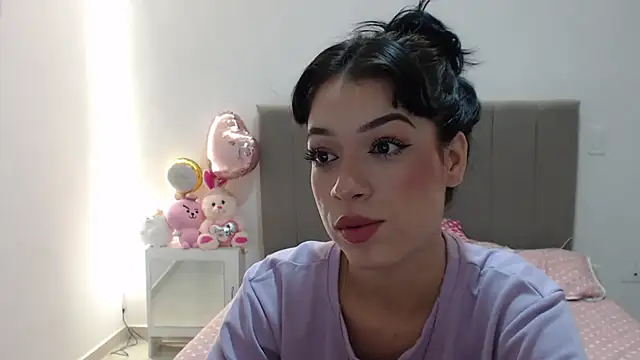Snapshot of Caribbean_beauty_ chatting on 10-17-25, 11:06 Caribbean beauty  online show from 10-17-25, 11:06