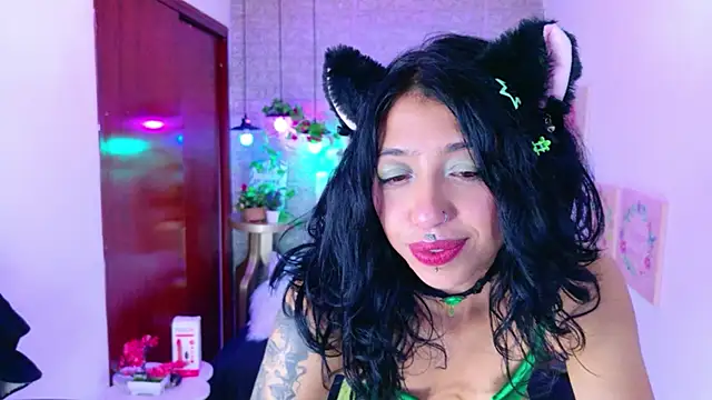 Snapshot of REDHOTTER_ chatting on 02-23-26, 07:58 REDHOTTER online show from 02-23-26, 07:58